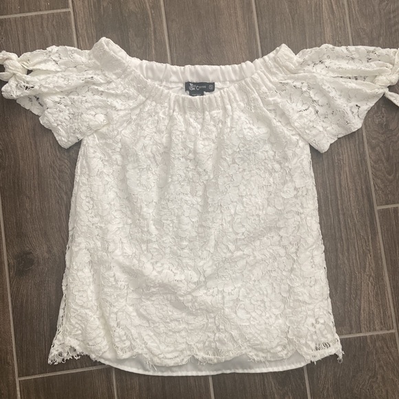 White Lace Off Shoulder Blouse - S - Picture 4 of 9
